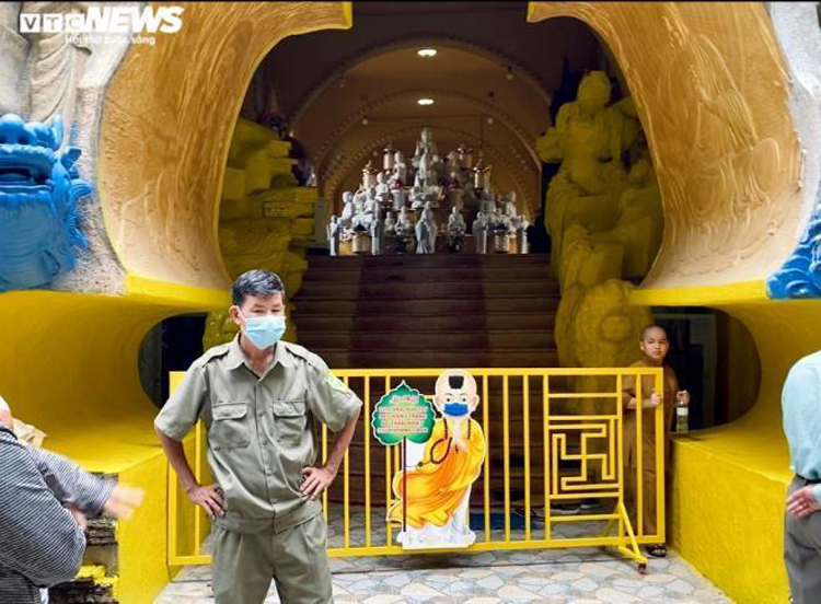 Vị trí hầm chứa tro cốt và di ảnh đã được nhà chùa phong toả, cấm mọi người vào từ sáng 3/9.