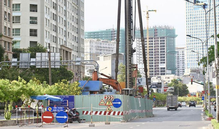 Đường Nguyễn Hữu Cảnh đang thi công sửa chữa, nâng cấp. Ảnh: Khoa học đời sống.