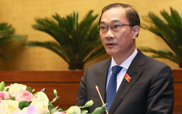 Chủ nhiệm Ủy ban Kinh tế của Quốc hội Vũ Hồng Thanh trình bày báo cáo thẩm tra trước Quốc hội. (Ảnh: Quang Vinh).