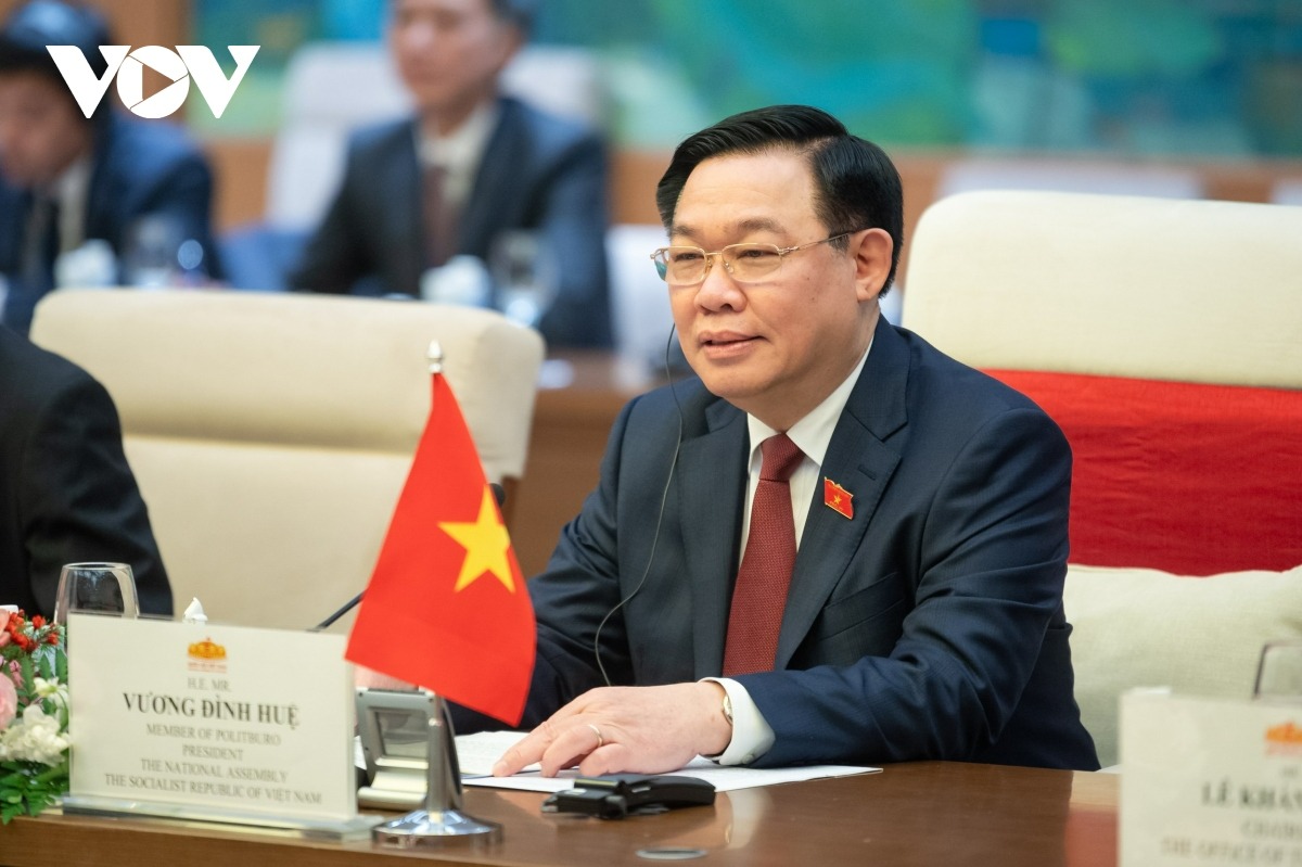 Chủ tịch Quốc hội Vương Đình Huệ khẳng định, chuyến thăm Việt Nam của Ngài Tổng thống là nguồn xung lực mạnh mẽ thắt chặt quan hệ Đối tác Chiến lược Việt Nam - Philippines.