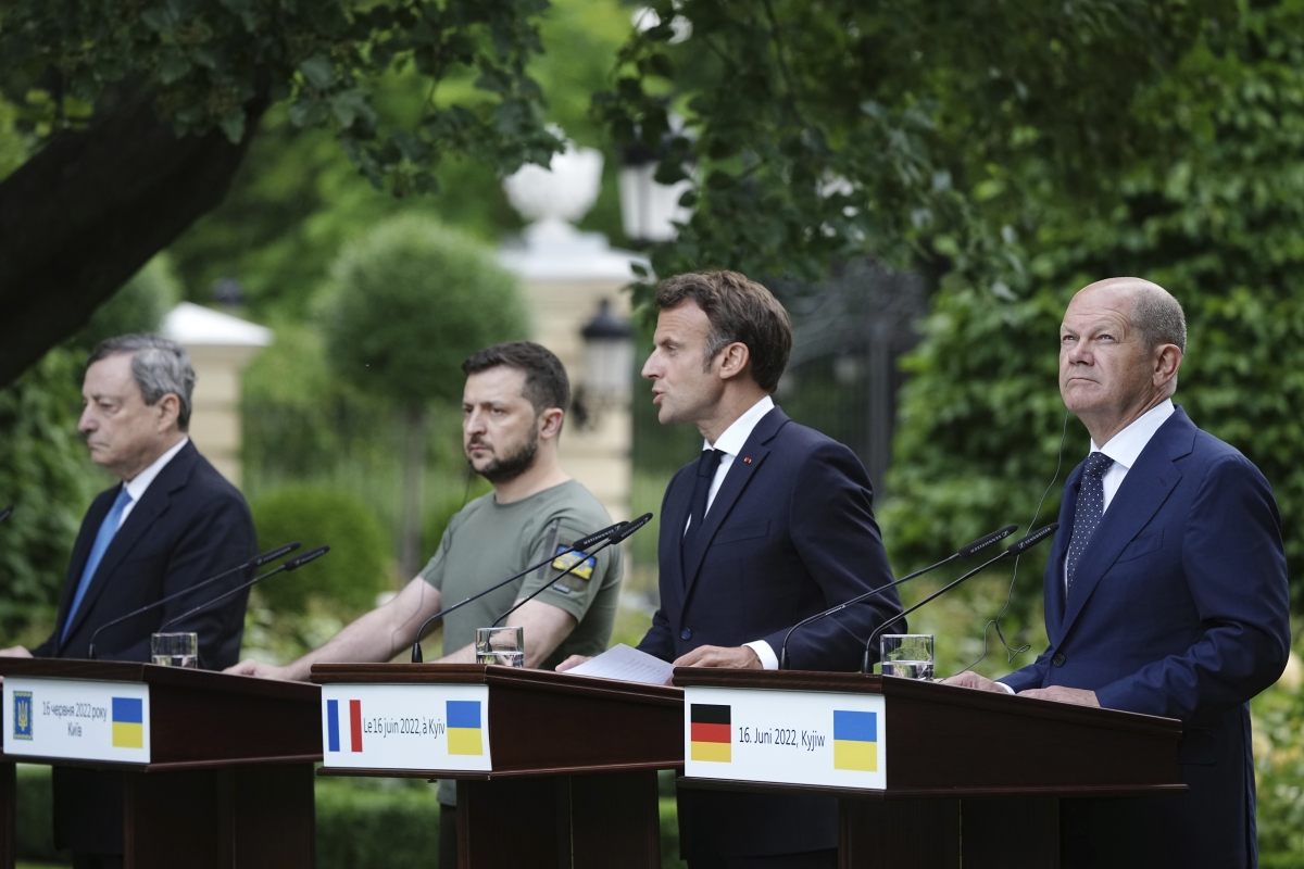 Từ trái sang phải: Thủ tướng Italy Mario Draghi, Tổng thống Ukraine Zelensky, Tổng thống Pháp Macron, và Thủ tướng Đức Olaf Scholz trong cuộc họp báo chung ngày 16/6 tại Kiev. Ảnh: AP