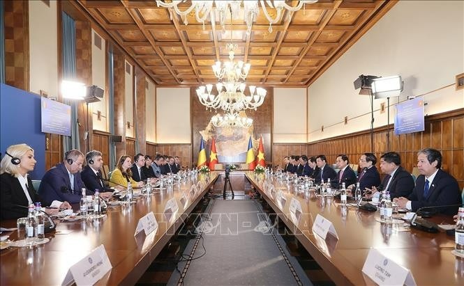 Thủ tướng Phạm Minh Chính hội đàm với Thủ tướng Romania Ion-Marcel Ciolacu. (Ảnh: TTXVN)