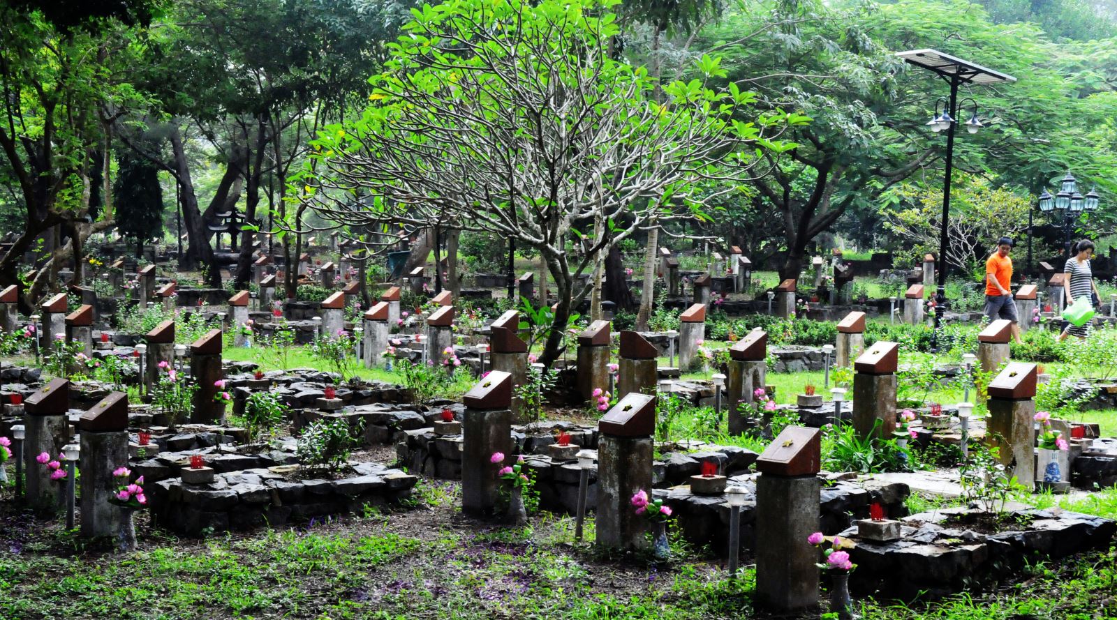 Nghĩa trang Hàng Dương, nơi yên nghỉ của hơn hai ngàn chiến sĩ cách mạng yêu nước.