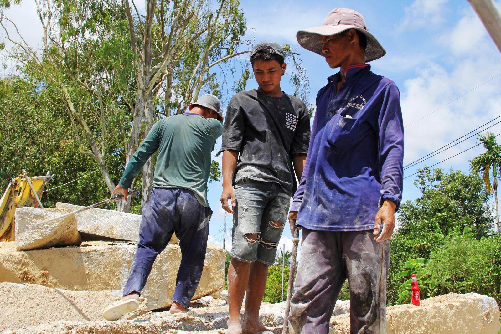 Phần lớn thợ chẻ đá đến Thổ Sơn đều đến từ 2 huyện Vọng Thê và Thoại Sơn, tỉnh An Giang.