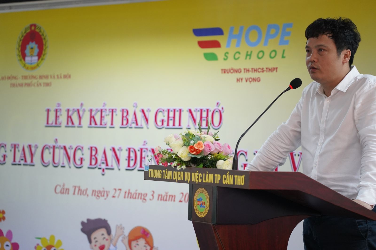 Ông Nguyễn Văn Khoa phát biểu tại Lễ ký kết Biên bản ghi nhớ “Chung tay cùng bạn đến Trường Hy Vọng”.
