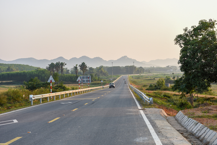 Tuyến đường Hồ Chí Minh qua địa bàn xã Thái Long (Yên Sơn) được hoàn thành góp phần phát triển kinh tế - xã hội các tỉnh Tuyên Quang, Thái Nguyên, Bắc Cạn, Cao Bằng.