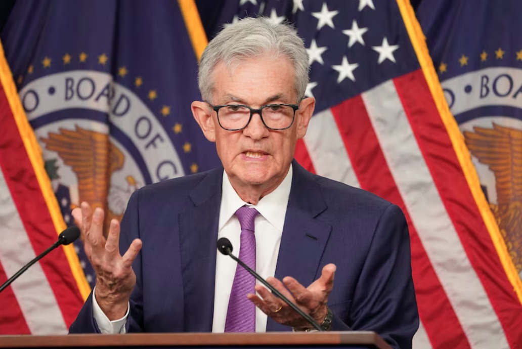 Chủ tịch FED Jerome Powell tuyên bố giữ nguyên lãi suất lần thứ 6. (Ảnh: Reuters)