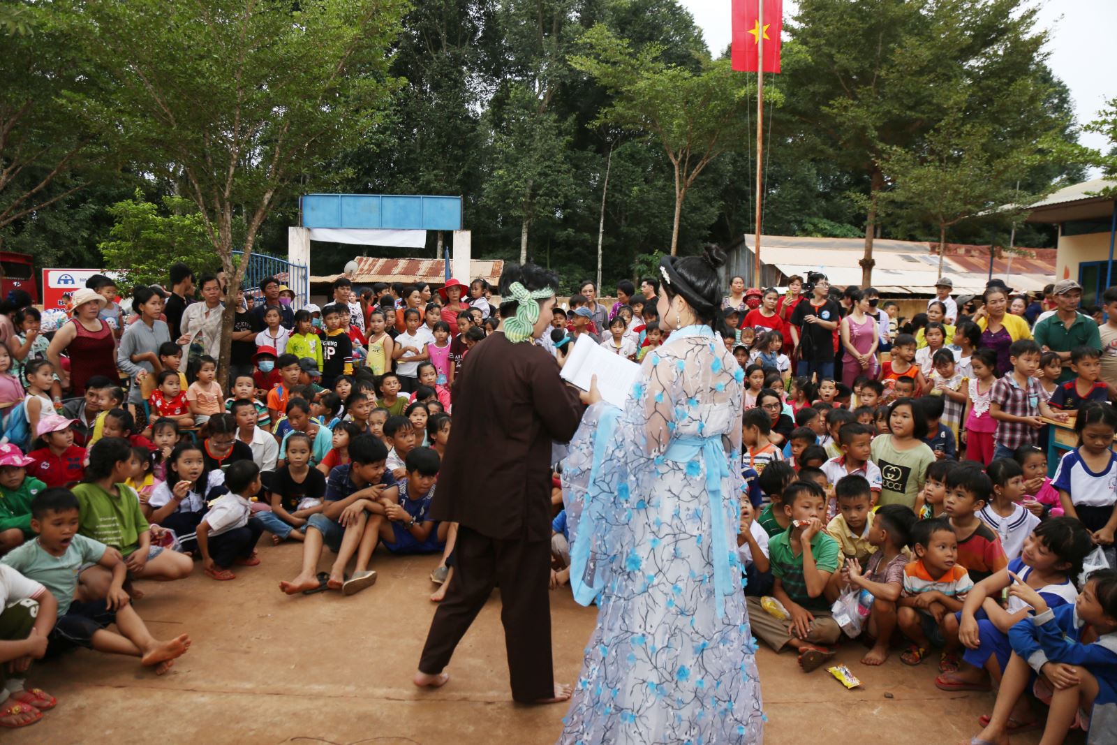 Chương trình Trăng sáng miền xa diễn ra tại điểm trường ở xã Mã Đà.