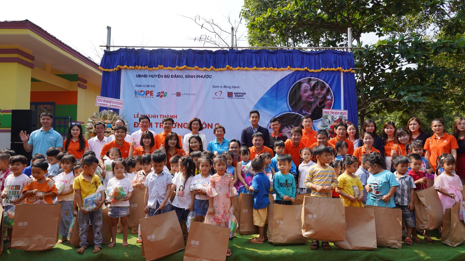 Một trong các hoạt động vì cộng đồng của FPT tại Bình Phước