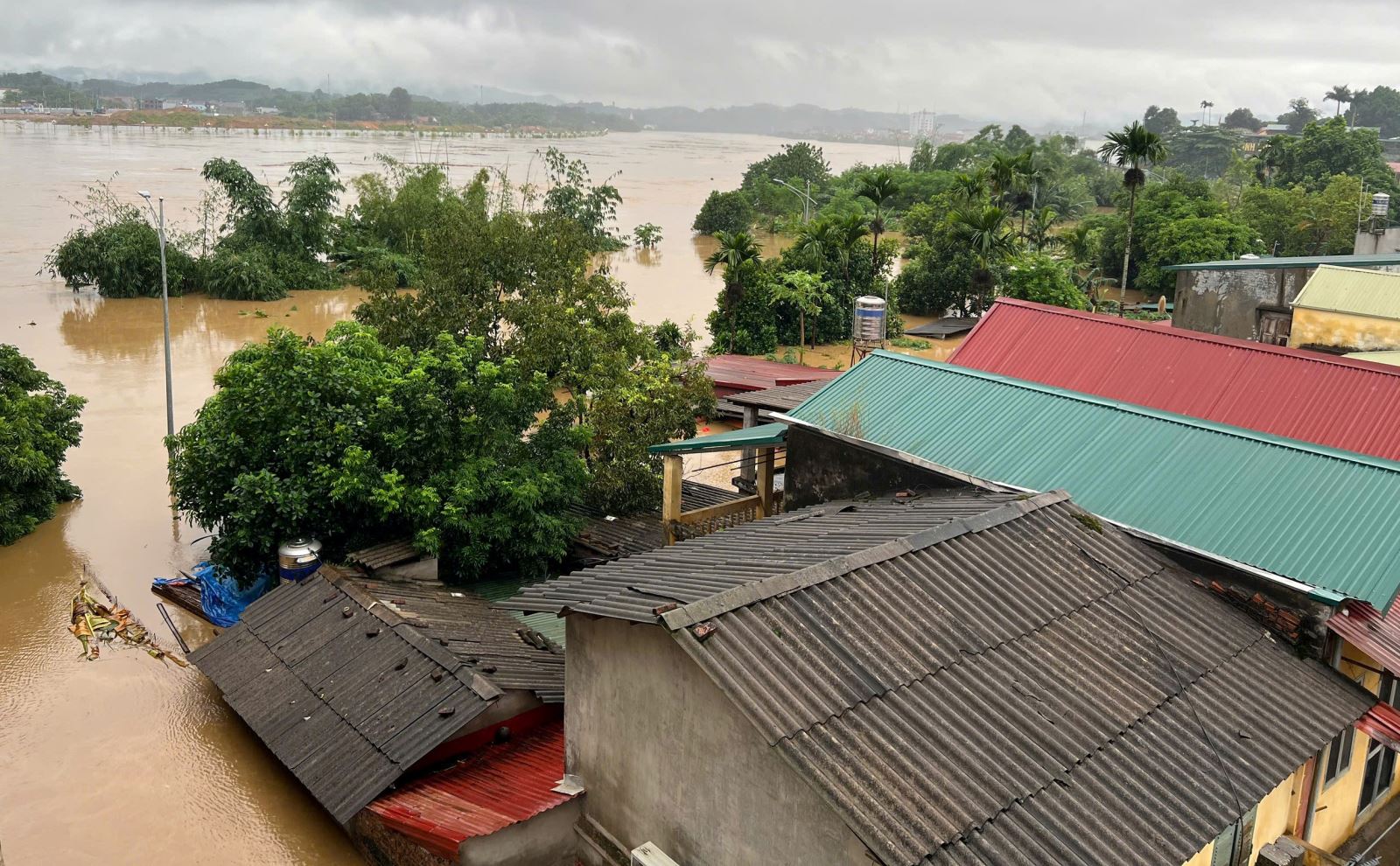 Những khu dân cư ngập trắng.