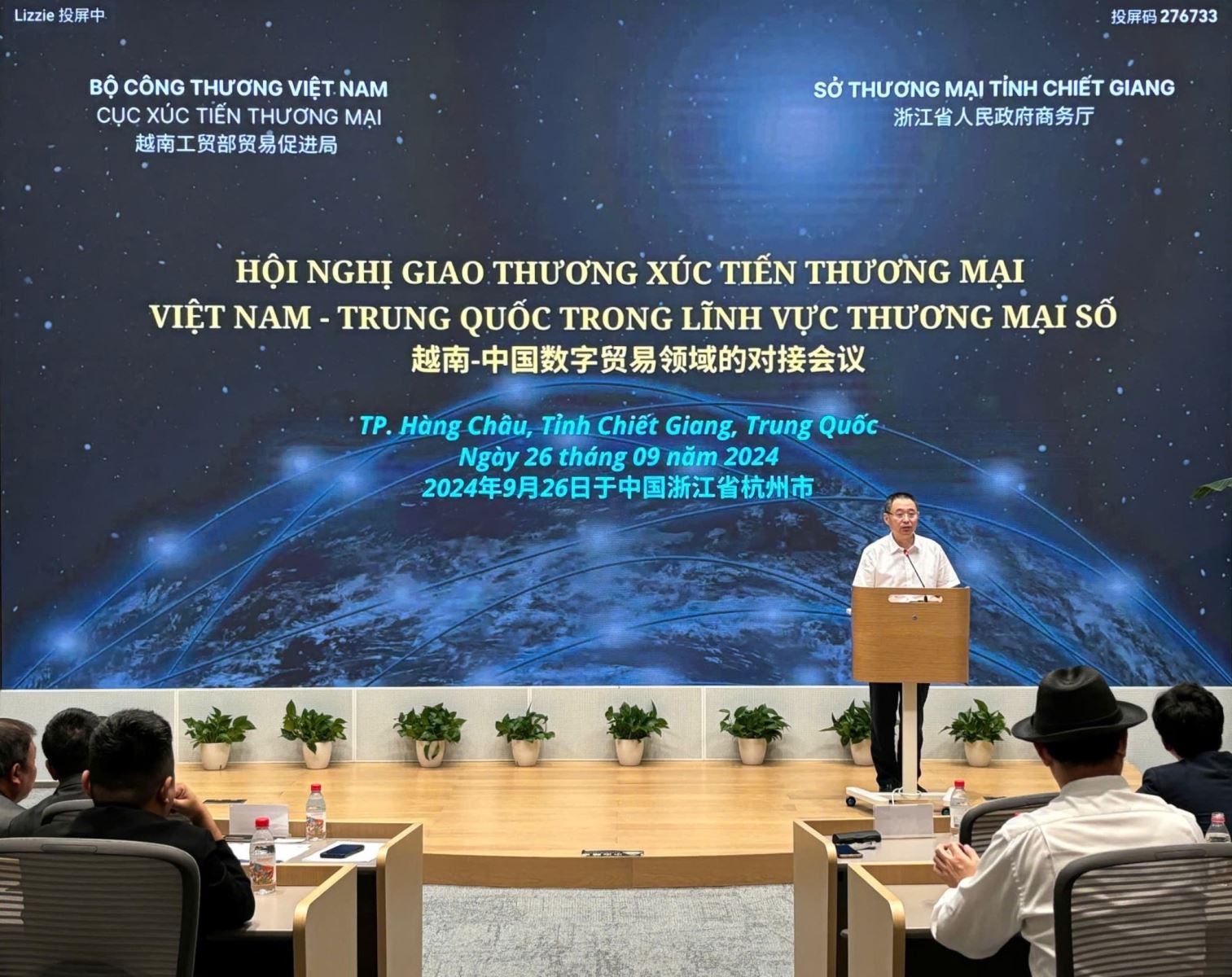 Ông Trần Chí Thành, Phó Giám đốc Sở Thương mại tỉnh Chiết Giang, Trung Quốc phát biểu tại hội nghị.