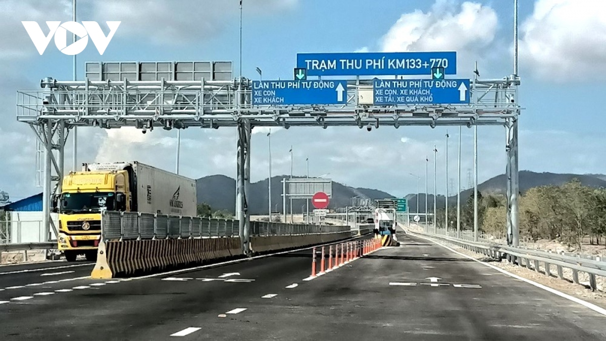 Trạm thu phí trên tuyến chính (Km133+770). (Ảnh: Đoàn Sĩ)