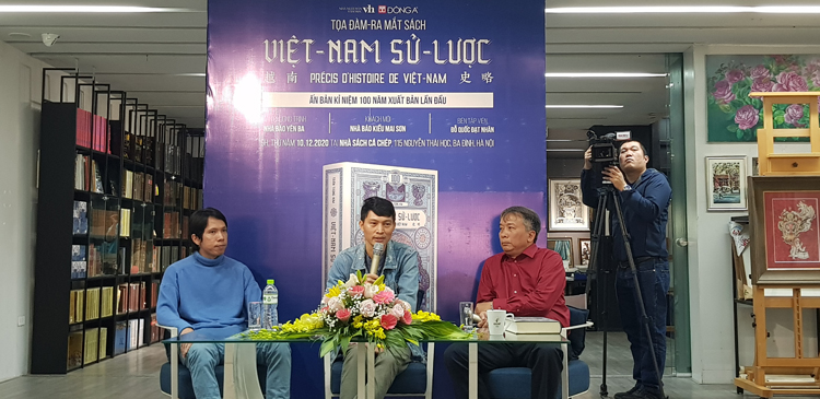 Nhà báo Kiều Mai Sơn chia sẻ về vai trò của “Việt Nam sử lược” trong lịch sử tại buổi ra mắt sách.