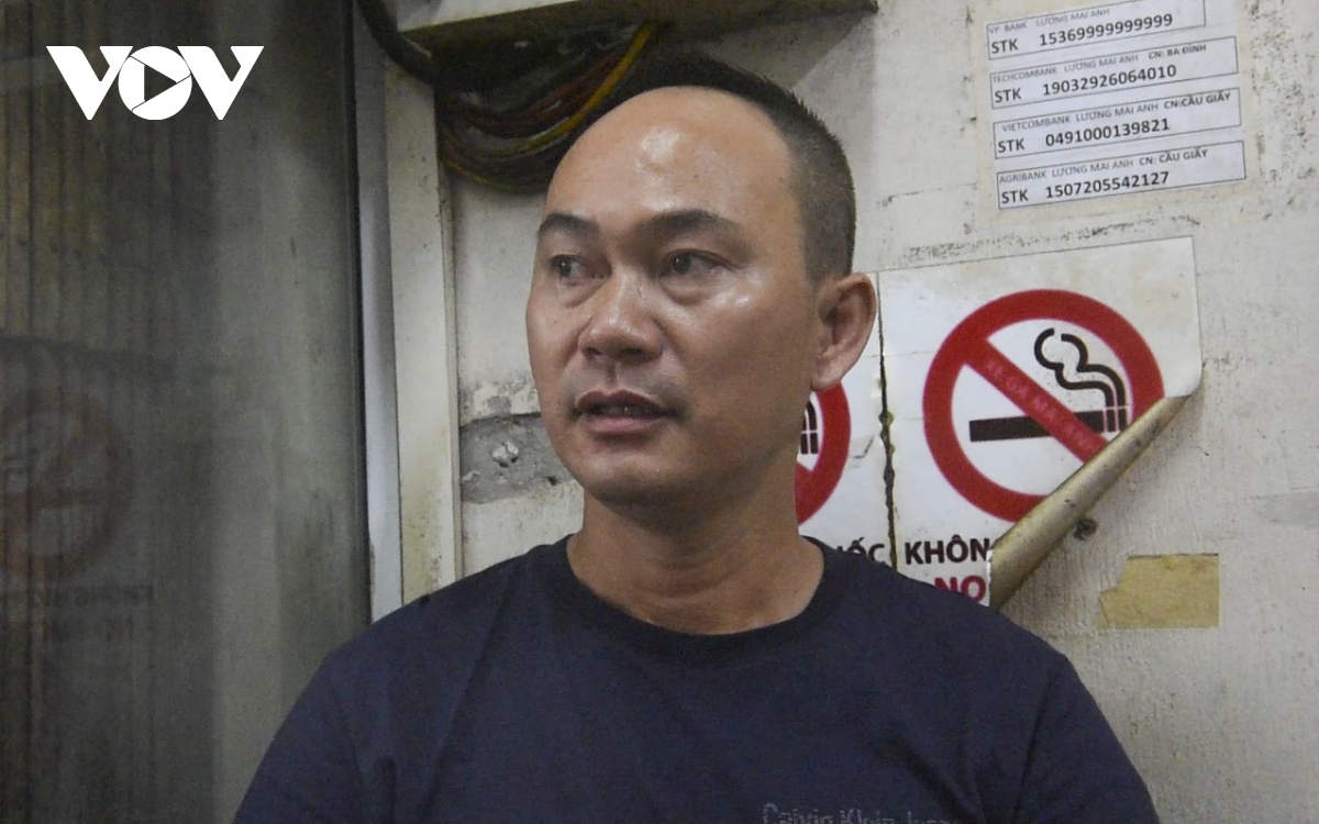 Anh Lương Tuấn Việt, chủ cửa hàng Motor Mai Anh trên phố Chùa Hà.