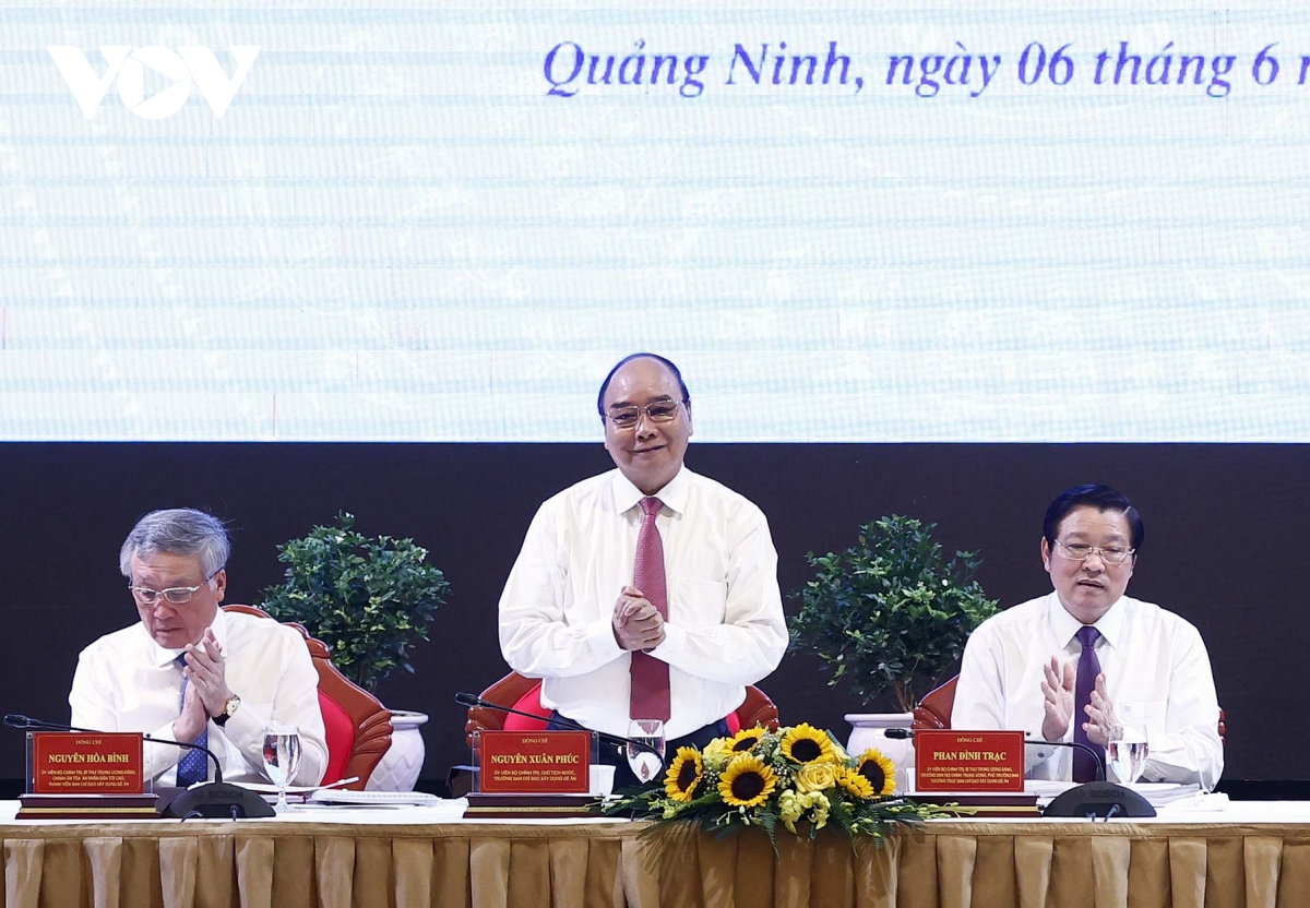 Chủ tịch nước Nguyễn Xuân Phúc chủ trì hội nghị.