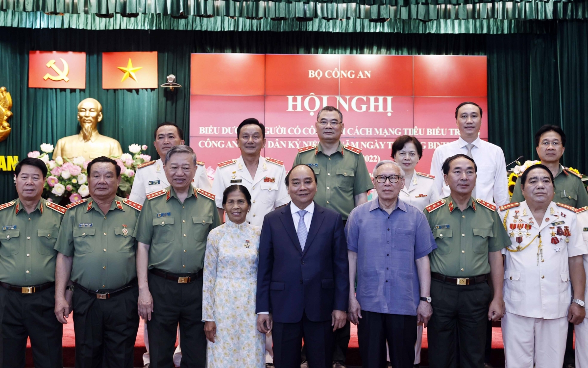 Chủ tịch nước tin tưởng các thương binh, bệnh binh, thân nhân liệt sĩ, người có công với cách mạng của lực lượng Công an nhân dân luôn là những tấm gương sáng về tinh thần vượt khó vươn lên.