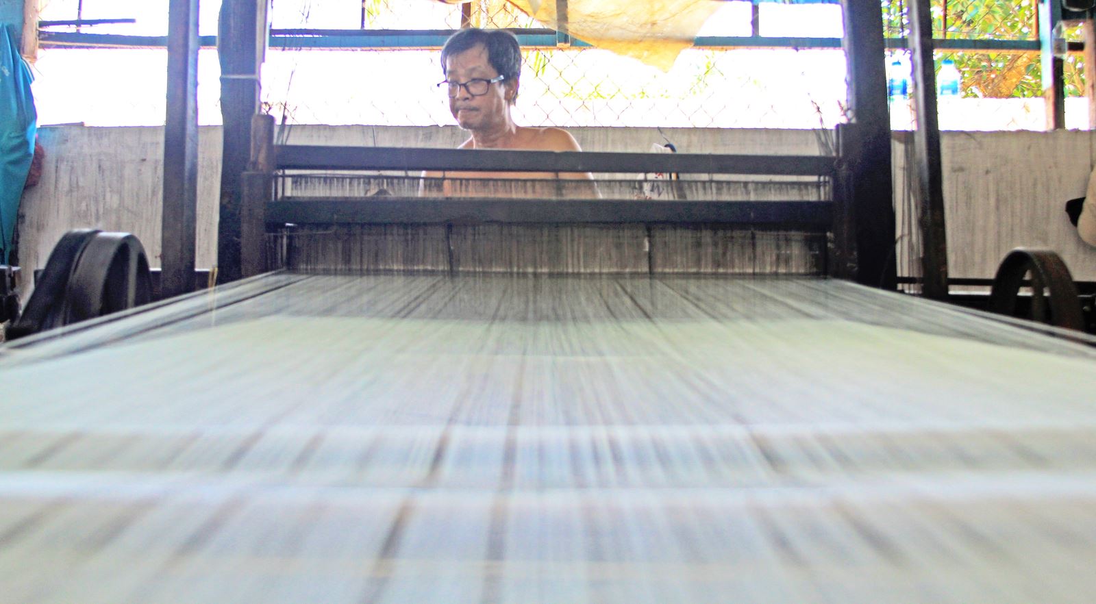 1.	Nghề dệt lụa truyền thống Lãnh Mỹ A - Tân Châu đang hồi phục.