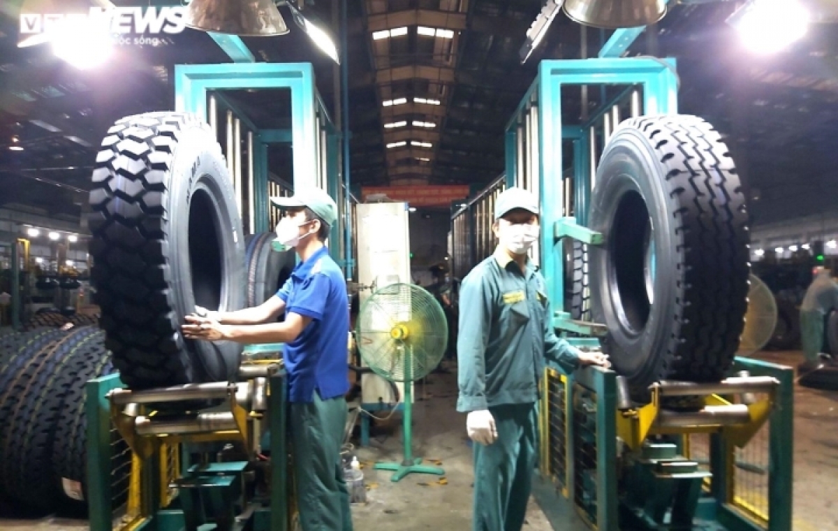 Dây chuyền sản xuất tại Công ty CP cao su Đà Nẵng.