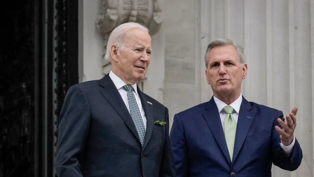 Tổng thống Joe Biden và Chủ tịch Hạ viện Kevin McCarthy (phải). Nguồn: Reuters