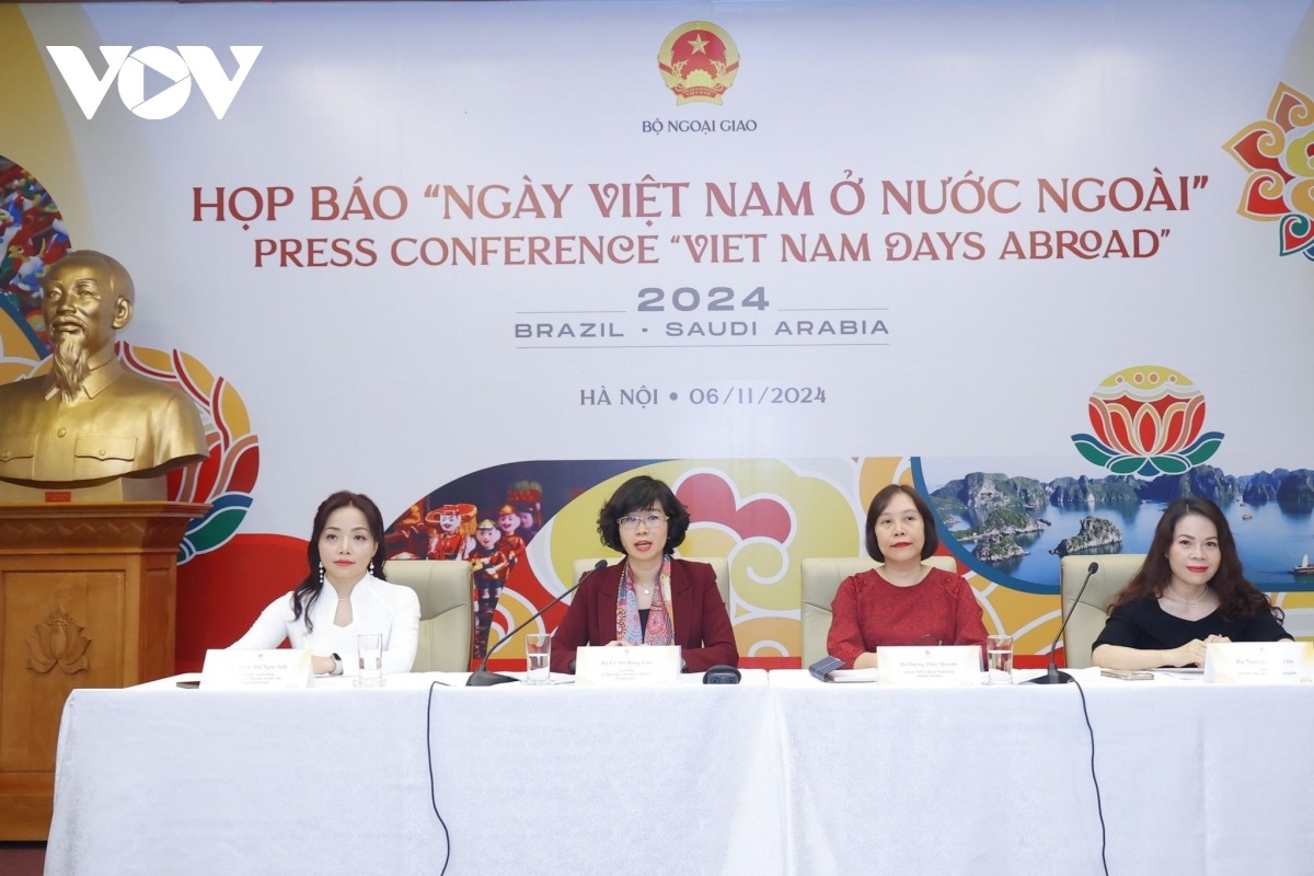 Chương trình “Ngày Việt Nam ở nước ngoài 2024” có chủ đề “Hội tụ tinh hoa ngàn năm - Vươn mình trong kỷ nguyên mới”.