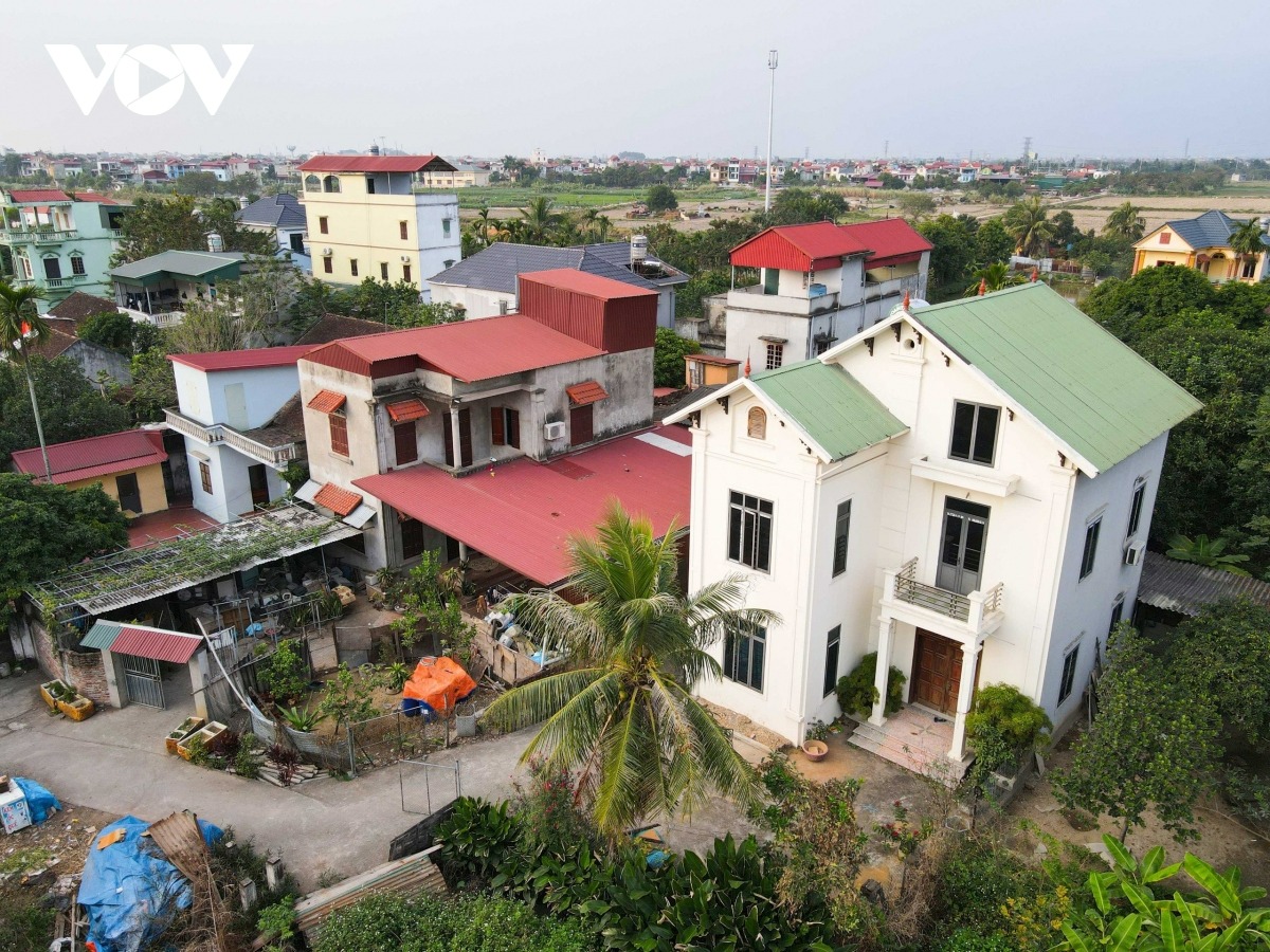 Hình ảnh khu vực bị các hộ dân lấn, chiếm tại thôn Vân Khám trong diện phải thu hồi, cưỡng chế.
