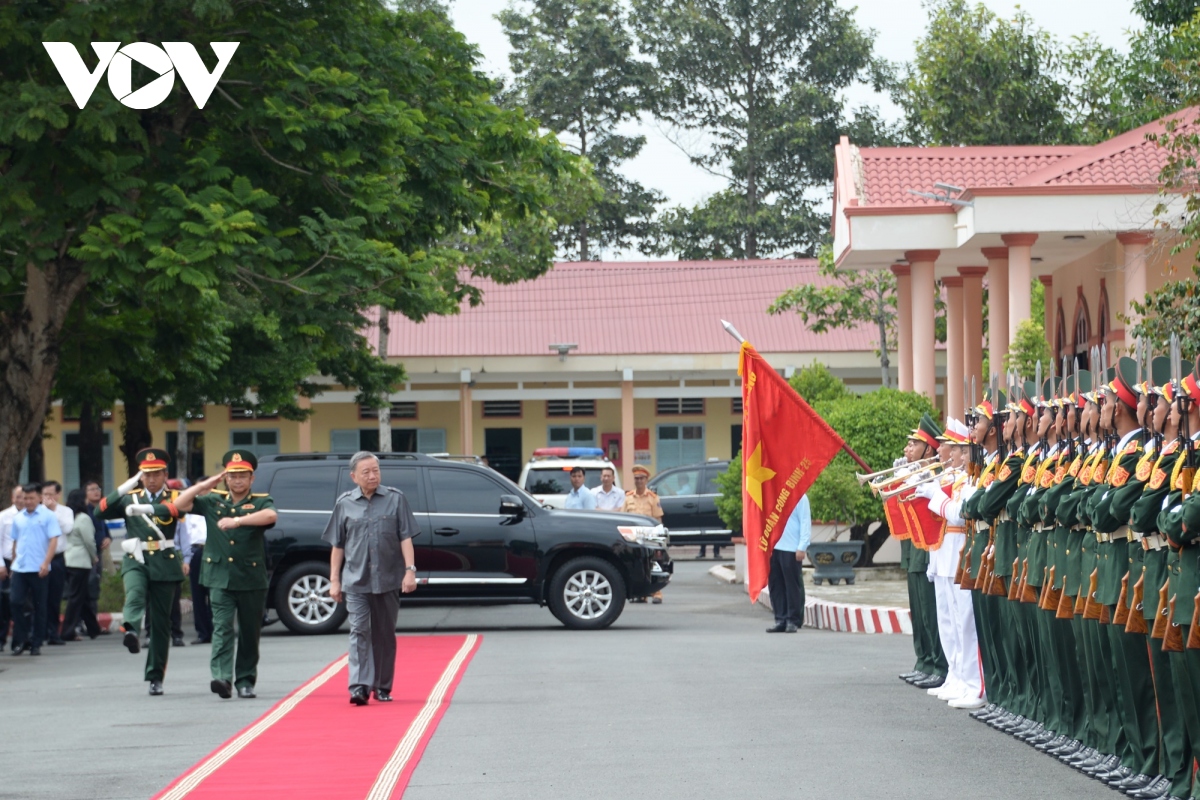 Chủ tịch nước Tô Lâm thăm và làm việc với Lữ đoàn Công binh 25.