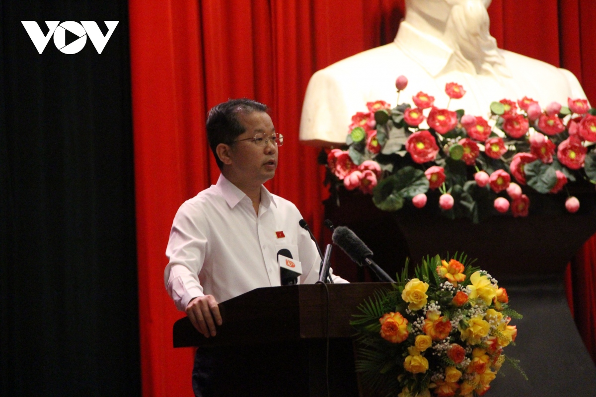 Bí thư Thành ủy, Trưởng Đoàn ĐBQH Thành phố Đà Nẵng Nguyễn Văn Quảng trao đổi về các vấn đề cử tri quan tâm.