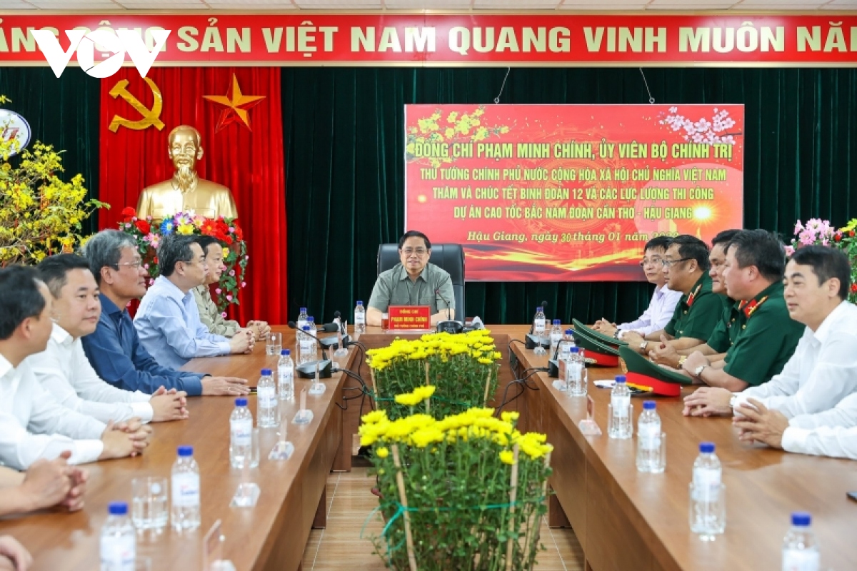 Thủ tướng Phạm Minh Chính chúc tết Binh đoàn 12 và các lực lượng thi công dự án cao tốc Bắc Nam đoạn Cần Thơ - Hậu Giang.