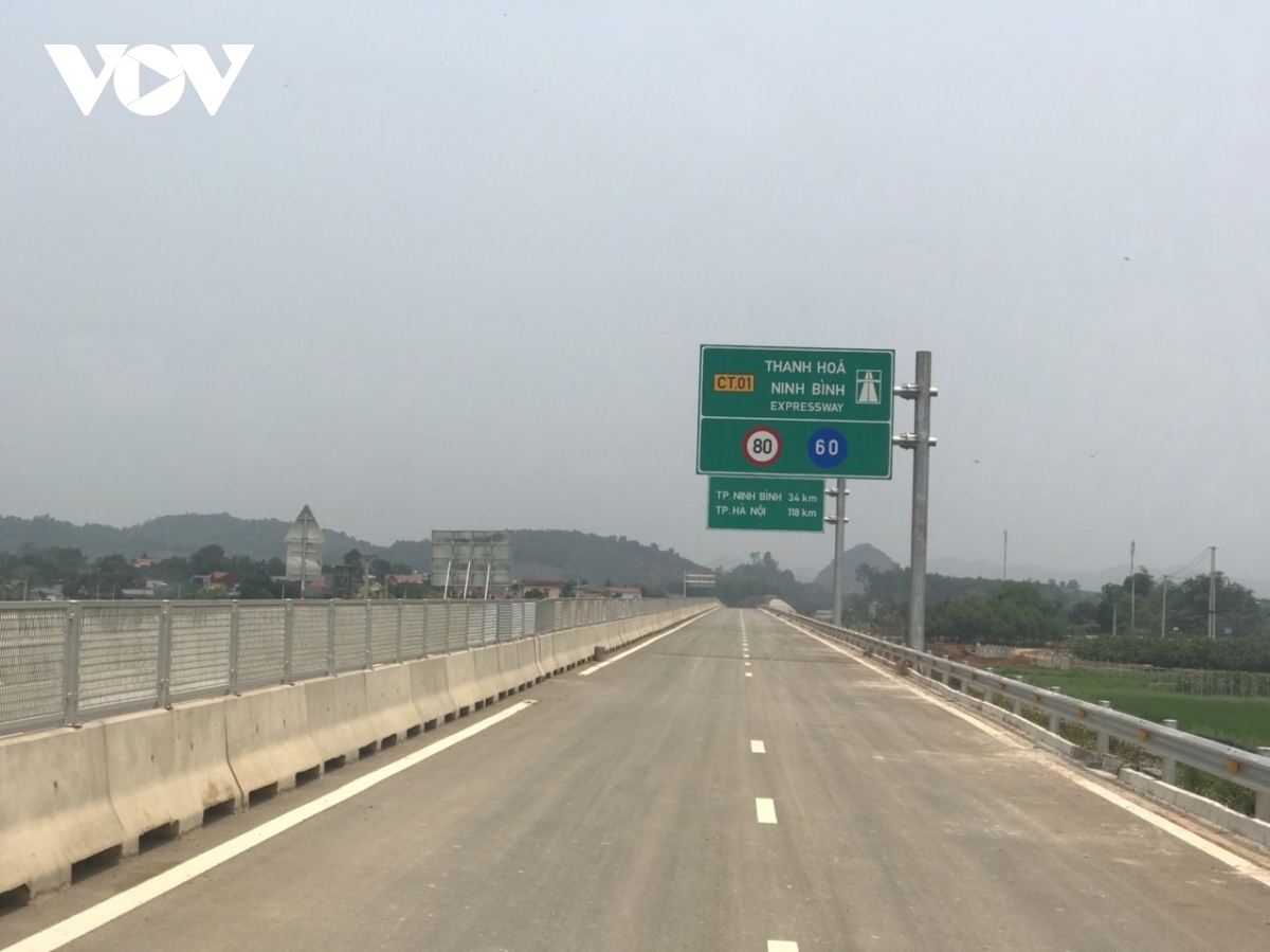 Dự án đường bộ cao tốc Bắc - Nam đoạn Quốc lộ 45 - Nghi Sơn và Nghi Sơn - Diễn Châu mới thông xe.