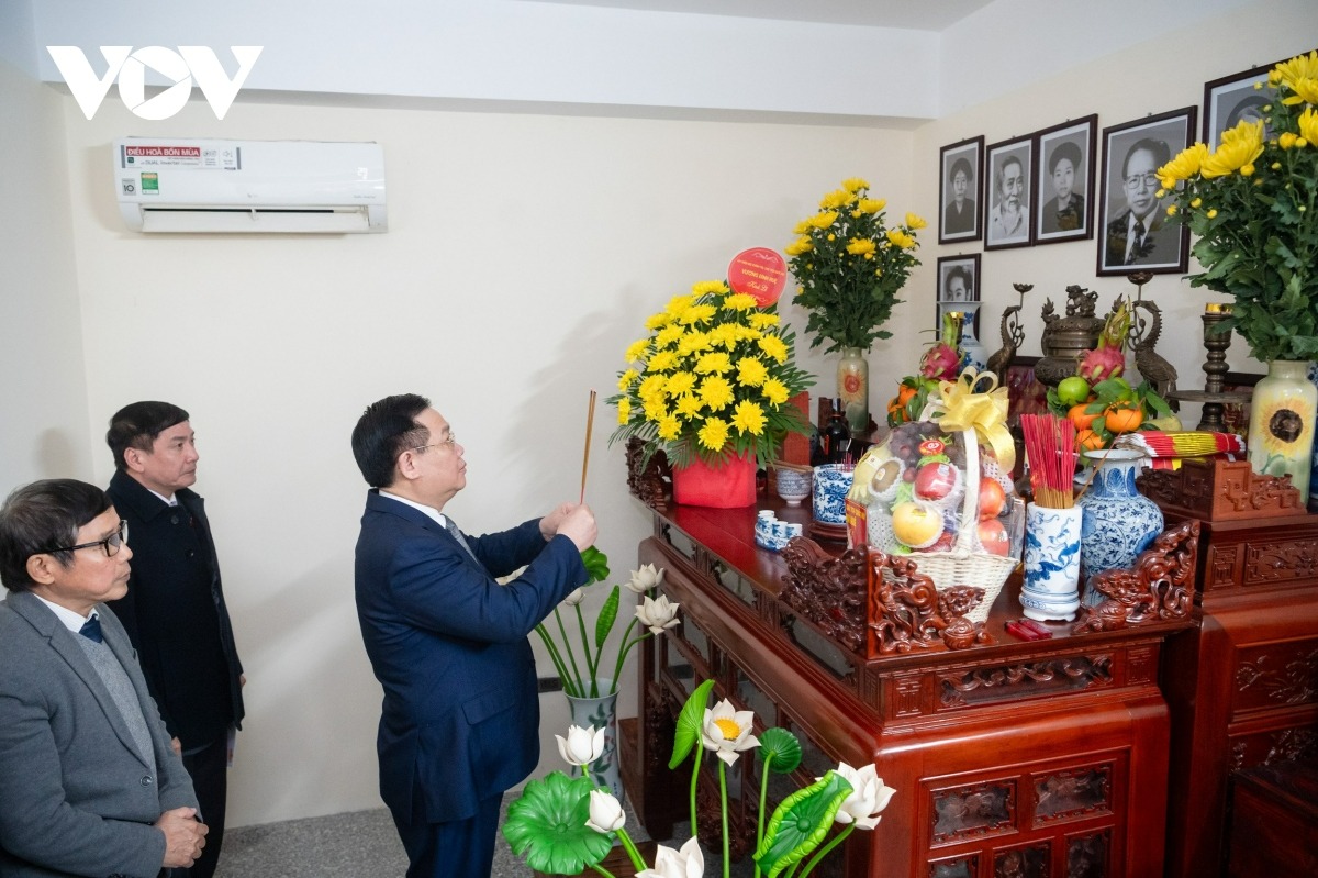 Chủ tịch Quốc hội thăm chúc Tết Nguyên đán gia đình cố Chủ tịch Quốc hội Lê Quang Đạo.