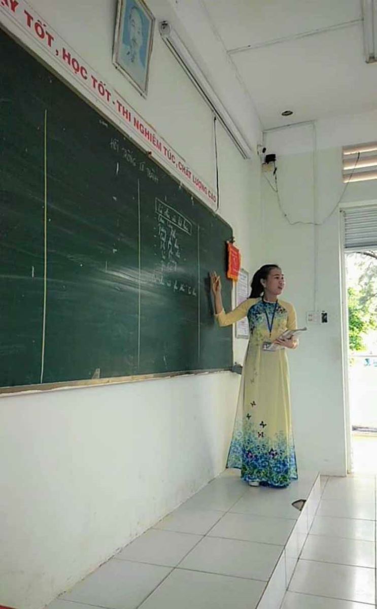 Cô giáo trẻ Huỳnh Sơn Ca đưa nghệ thuật cải lương vào tiết học Ngữ văn.
