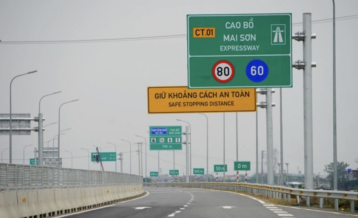 Tuyến cao tốc Bắc - Nam giai đoạn 1, đoạn Cao Bồ - Mai Sơn chỉ có 2 làn xe chạy, không có làn dừng khẩn cấp​​​​​.