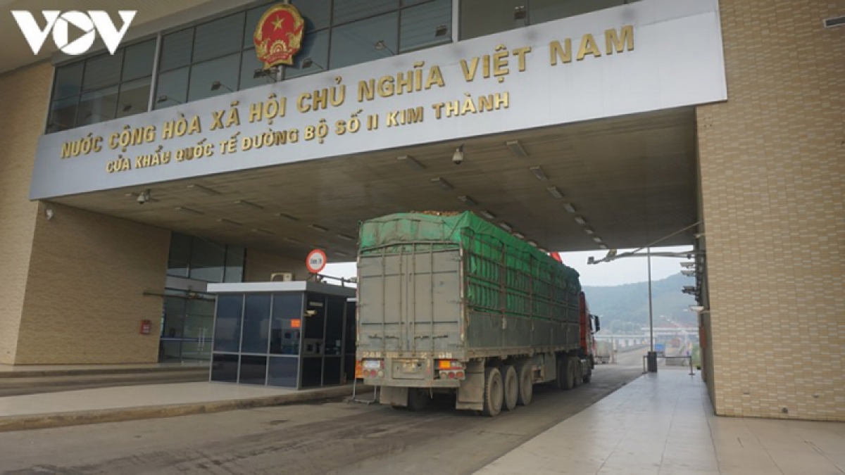 Hàng tạm nhập tái xuất qua Lào Cai hiện chỉ còn qua lối duy nhất tại Cửa khẩu Kim Thành.