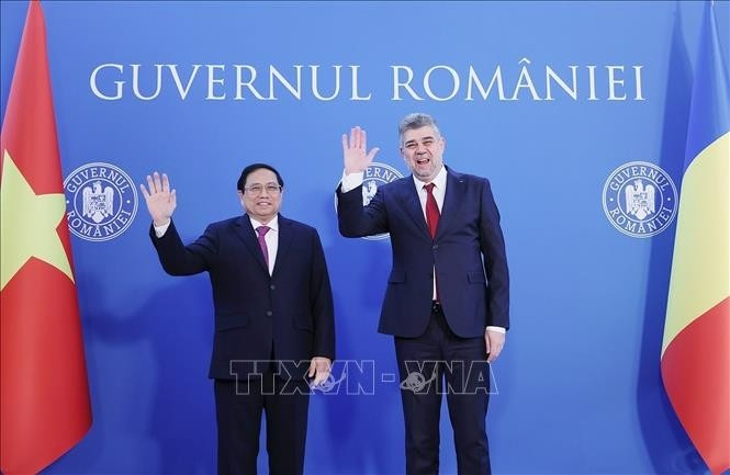 Thủ tướng Phạm Minh Chính và Thủ tướng Romania Ion-Marcel Ciolacu (Ảnh: TTXVN)