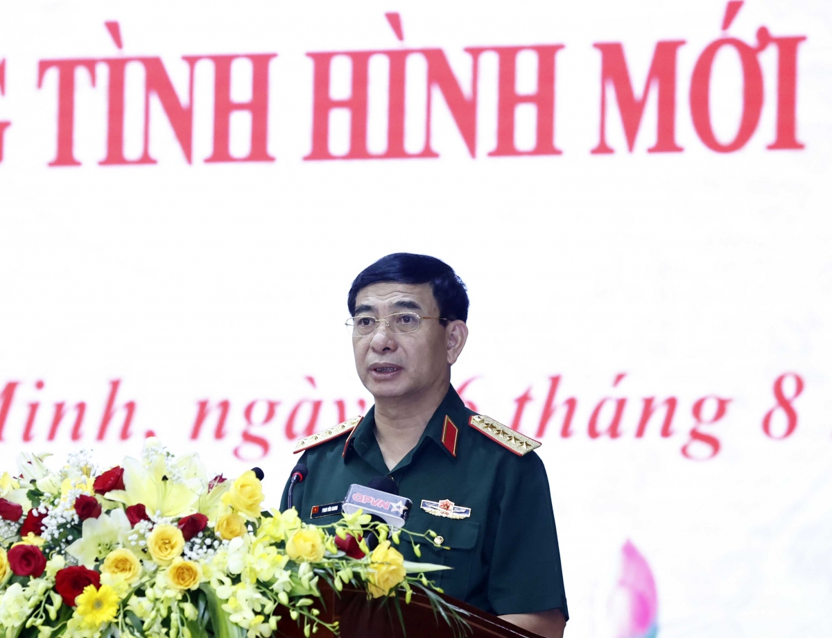 Đại tướng Phan Văn Giang, Phó Bí thư Quân ủy Trung ương, Bộ trưởng Quốc phòng, Phó Trưởng ban Thường trực Ban Chỉ đạo, phát biểu tại hội thảo.