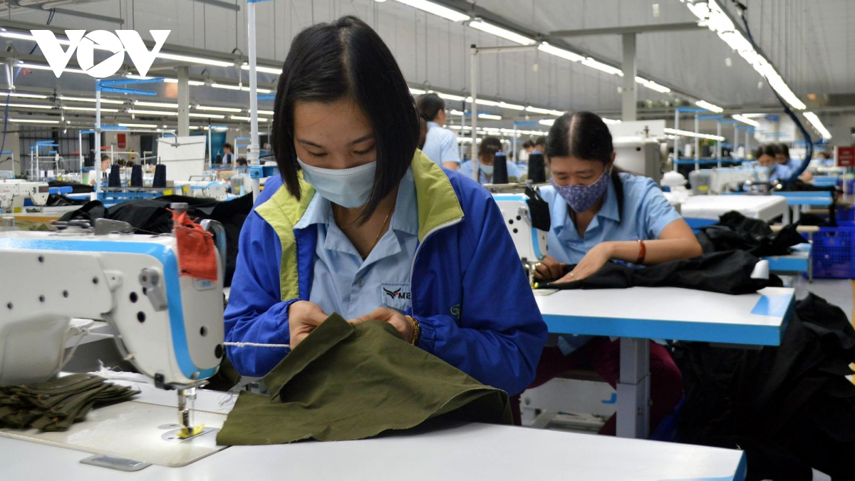 Nếu dịch bệnh còn tiếp tục diễn biến phức tạp, các DN dệt may không còn khả năng để duy trì và ổn định sản xuất, khó giữ chân khách hàng tại Việt Nam.