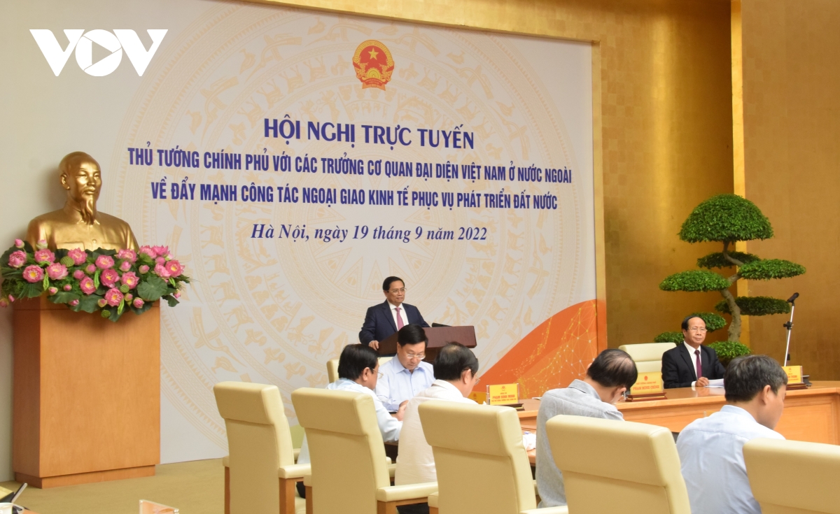 Hội nghị trực tuyến của Thủ tướng Chính phủ với các Trưởng Cơ quan đại diện Việt Nam ở nước ngoài về đẩy mạnh công tác Ngoại giao kinh tế đã được diễn ra theo hình thức trực tiếp và trực tuyến.