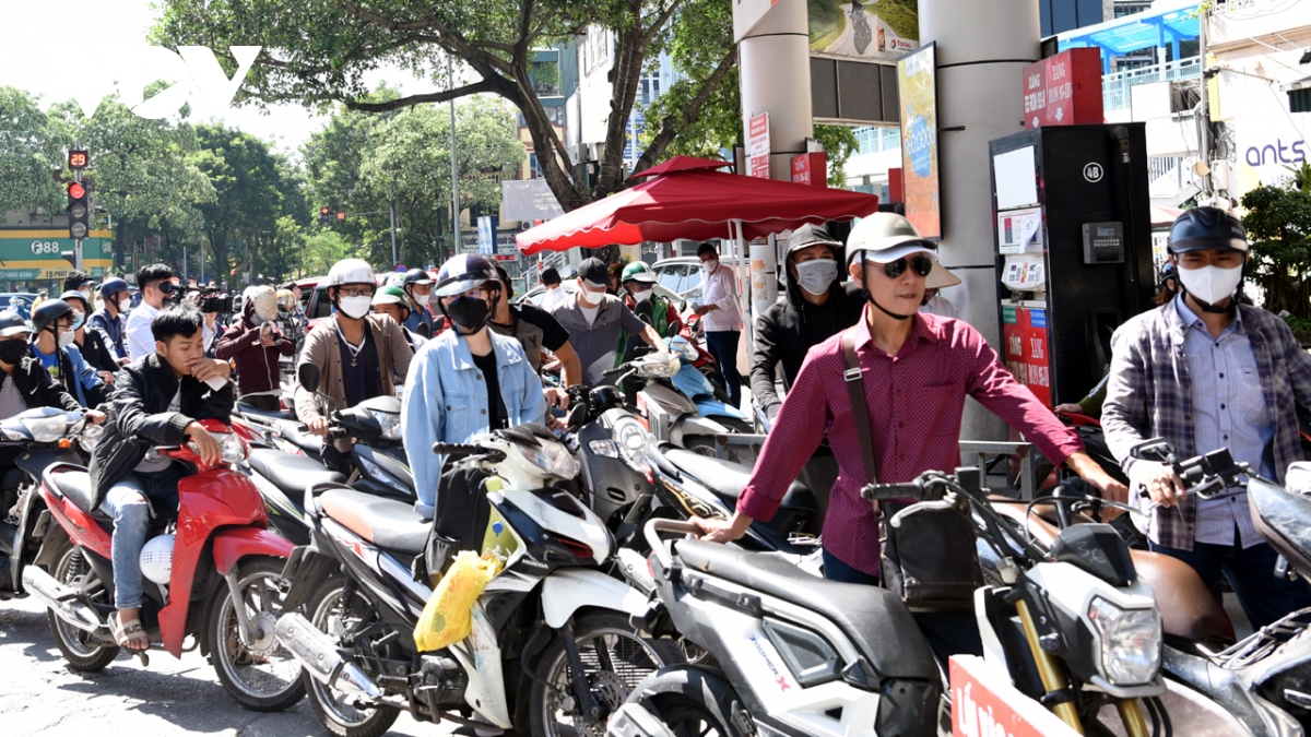 Khi đứt gãy nguồn cung khiến xăng dầu trong nước thiếu hụt trong ngắn hạn, cơ quan quản lý có thể quyết định hạ mức dự trữ xuống 50% bình thường.