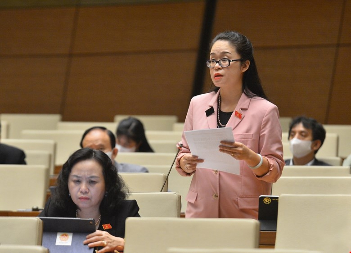 Đại biểu Dương Minh Ánh phát biểu thảo luận tại Hội trường Diên Hồng. Ảnh: Quốc hội