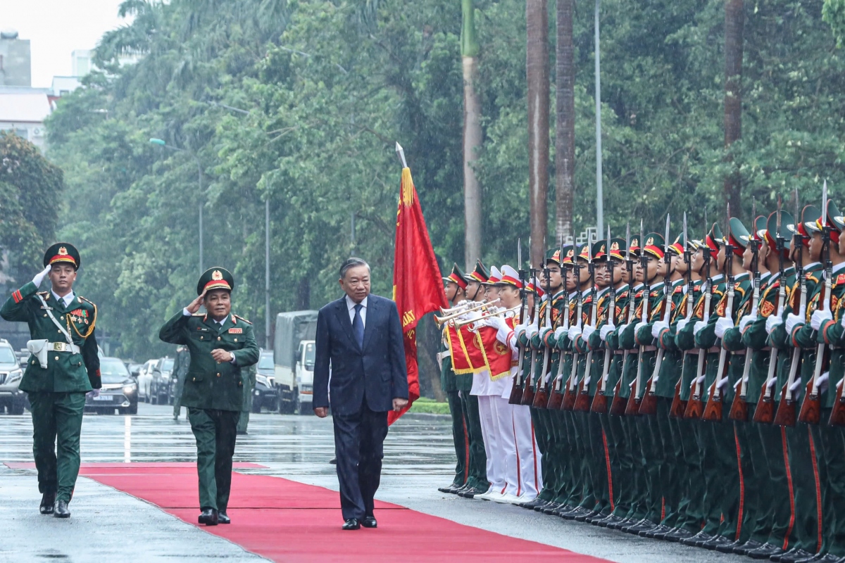 Lãnh đạo Bộ Quốc phòng và Tổng cục kỹ thuật đón Tổng Bí thư, Chủ tịch nước Tô Lâm.