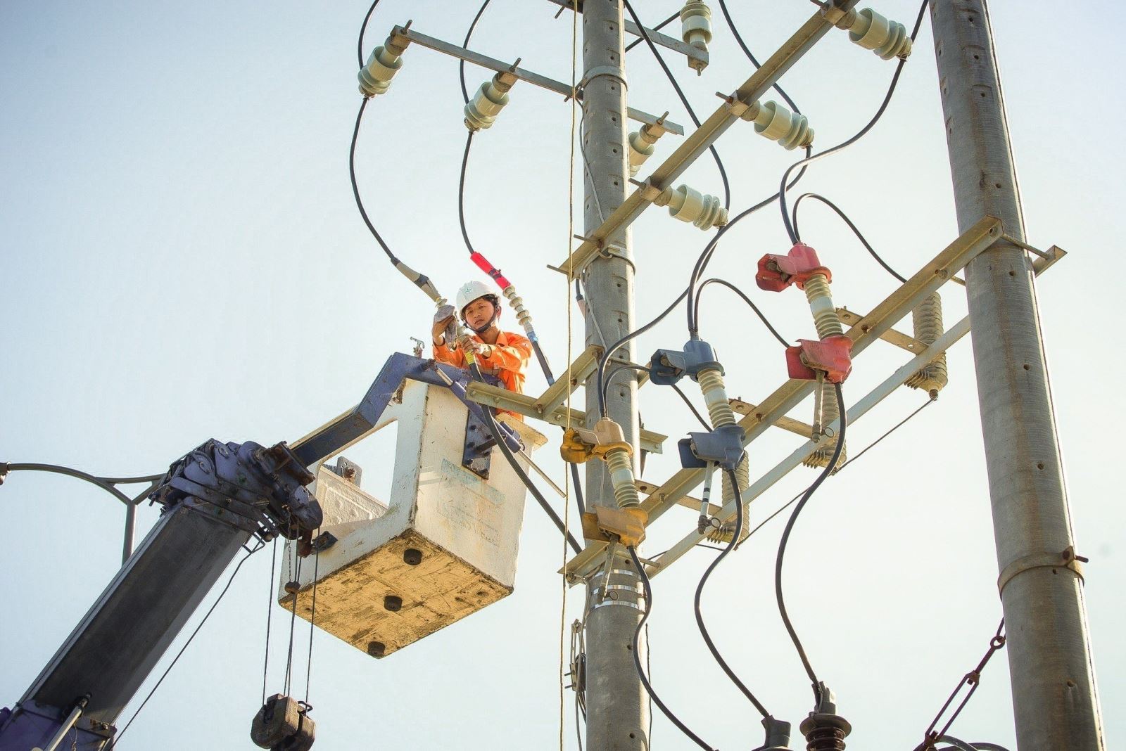Nỗ lực cung cấp điện ổn định cho hơn 4,7 triệu khách hàng. 