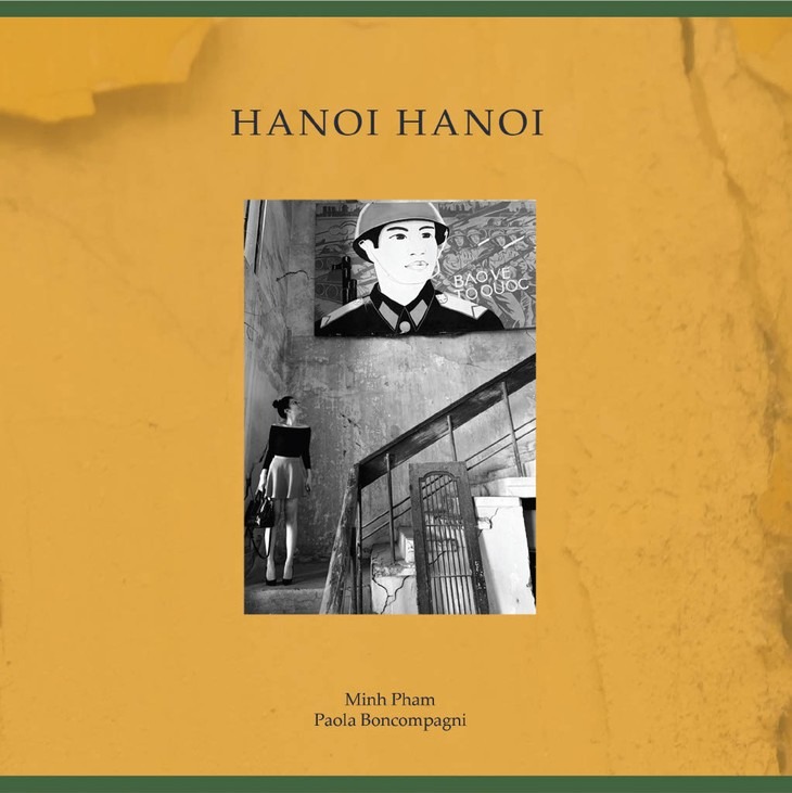 Cuốn sách ảnh Hanoi Hanoi.