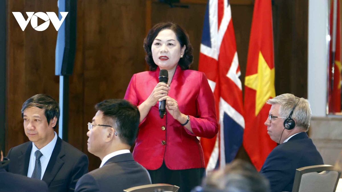 Thống đốc Ngân hàng Nhà nước Nguyễn Thị Hồng cũng đã làm rõ hơn về cách tiếp cận của Việt Nam đối với chính sách tiền tệ, kiểm soát lạm phát và các chính sách quản lý trong lĩnh vực ngân hàng, hướng đến chuẩn quốc tế.