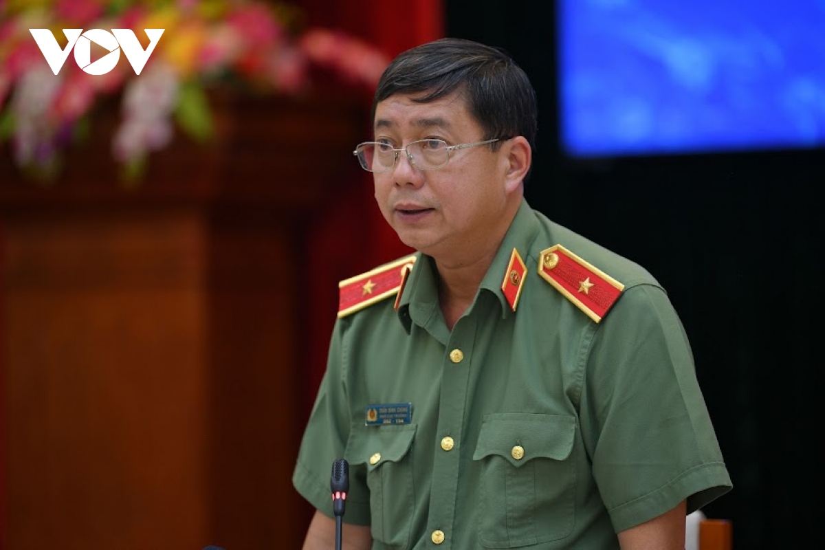 Thiếu tướng Trần Đình Chung thông tin tại họp báo.