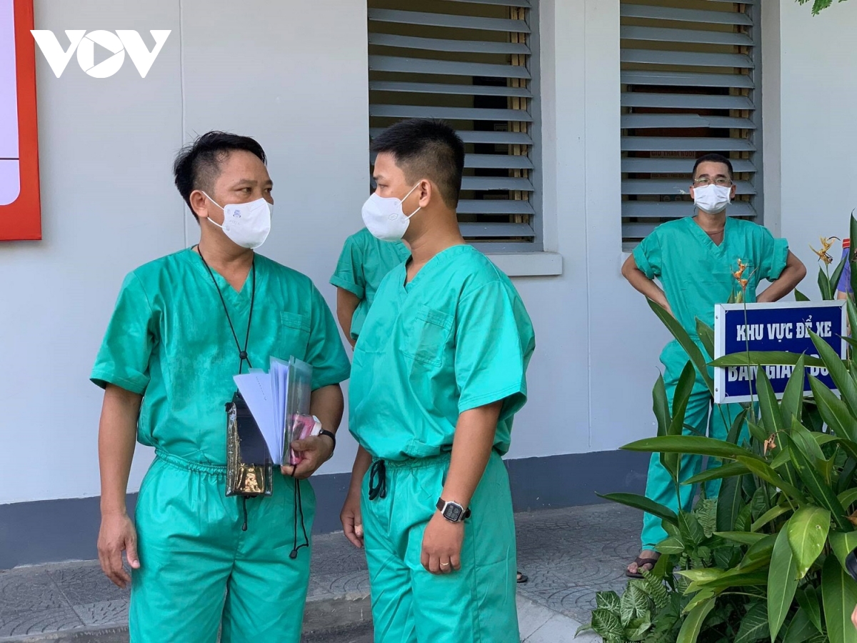 Các bác sĩ Bệnh viện Trung ương Huế lên đường vào tâm dịch tỉnh Bắc Giang.