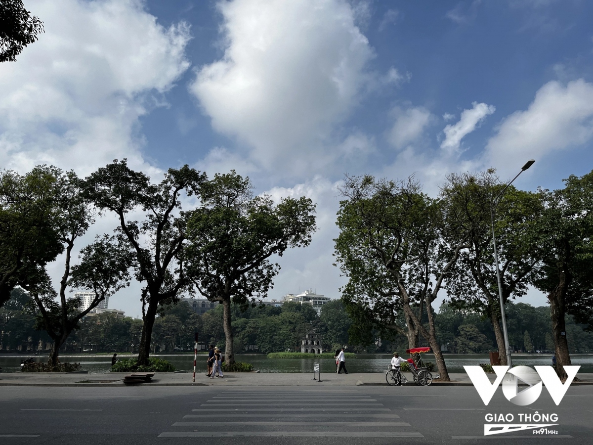 Xung quanh Hồ Hoàn Kiếm là địa điểm lý tưởng cho việc tổ chức phố đi bộ.