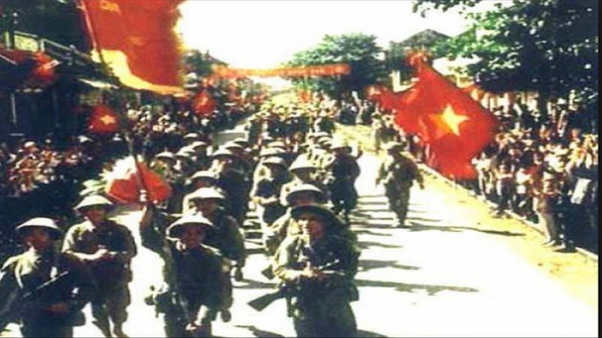 Ngày 10/10/1954, Thủ đô Hà Nội đã chính thức được giải phóng, bộ đội ta đã tiến về tiếp quản Thủ đô. Ảnh: Tư liệu