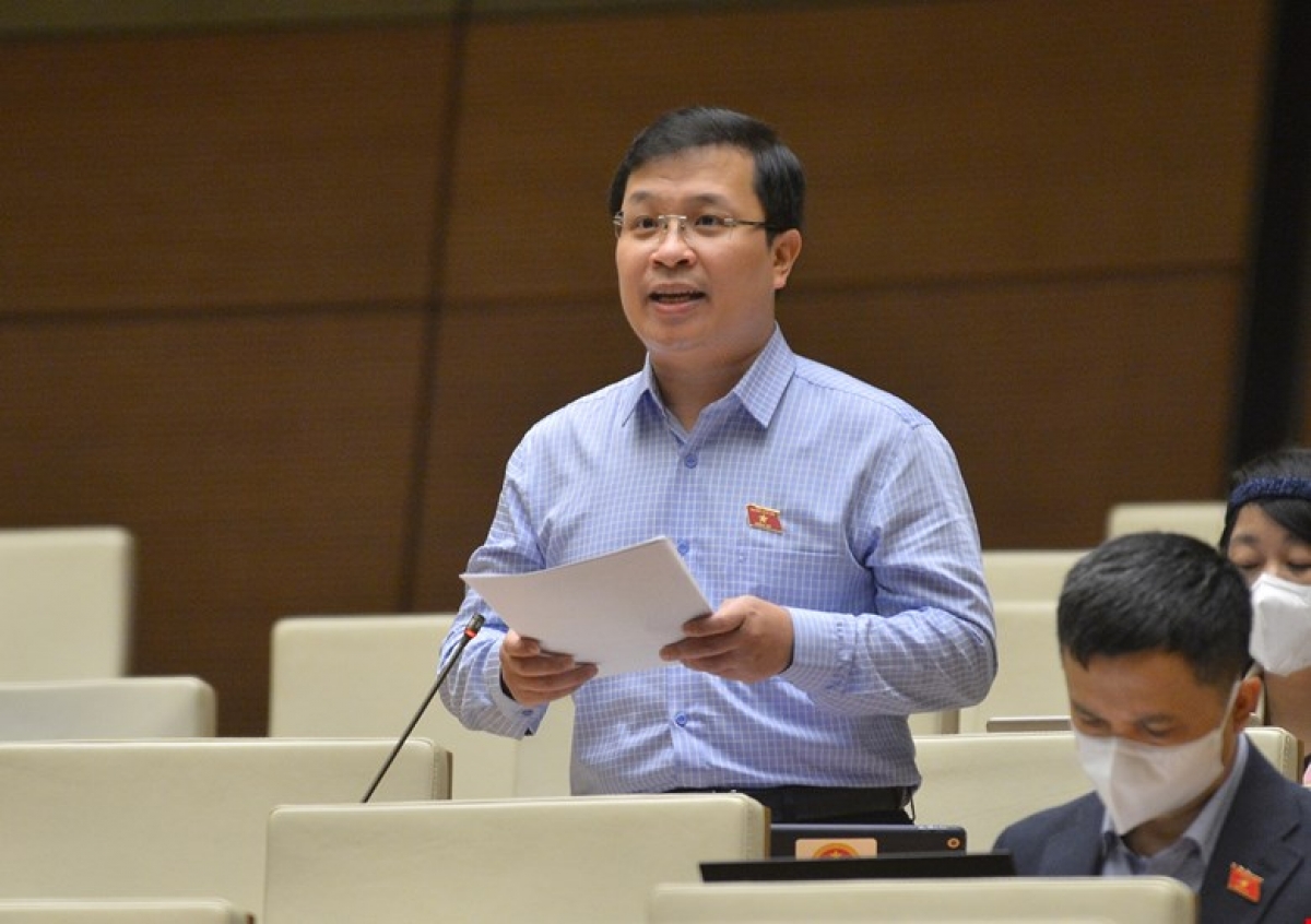 Đại biểu Nguyễn Danh Tú phát biểu thảo luận tại Hội trường Diên Hồng. Ảnh: Quốc hội.
