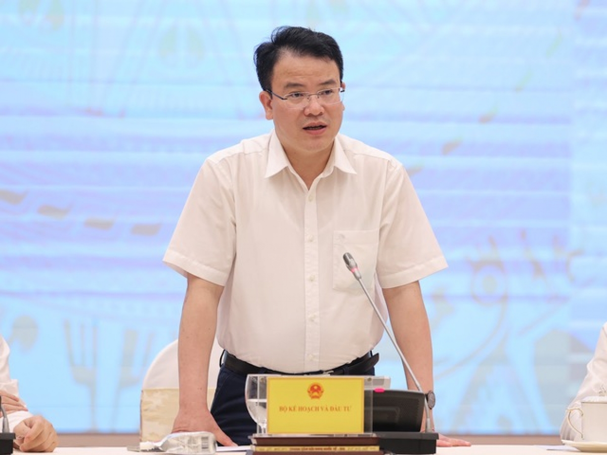 Thứ trưởng Bộ Kế hoạch và Đầu tư Trần Quốc Phương phát biểu tại họp báo Chính phủ thường kỳ tháng 6 diễn ra tại Hà Nội, chiều tối 4/7/2022. (Ảnh: VGP)