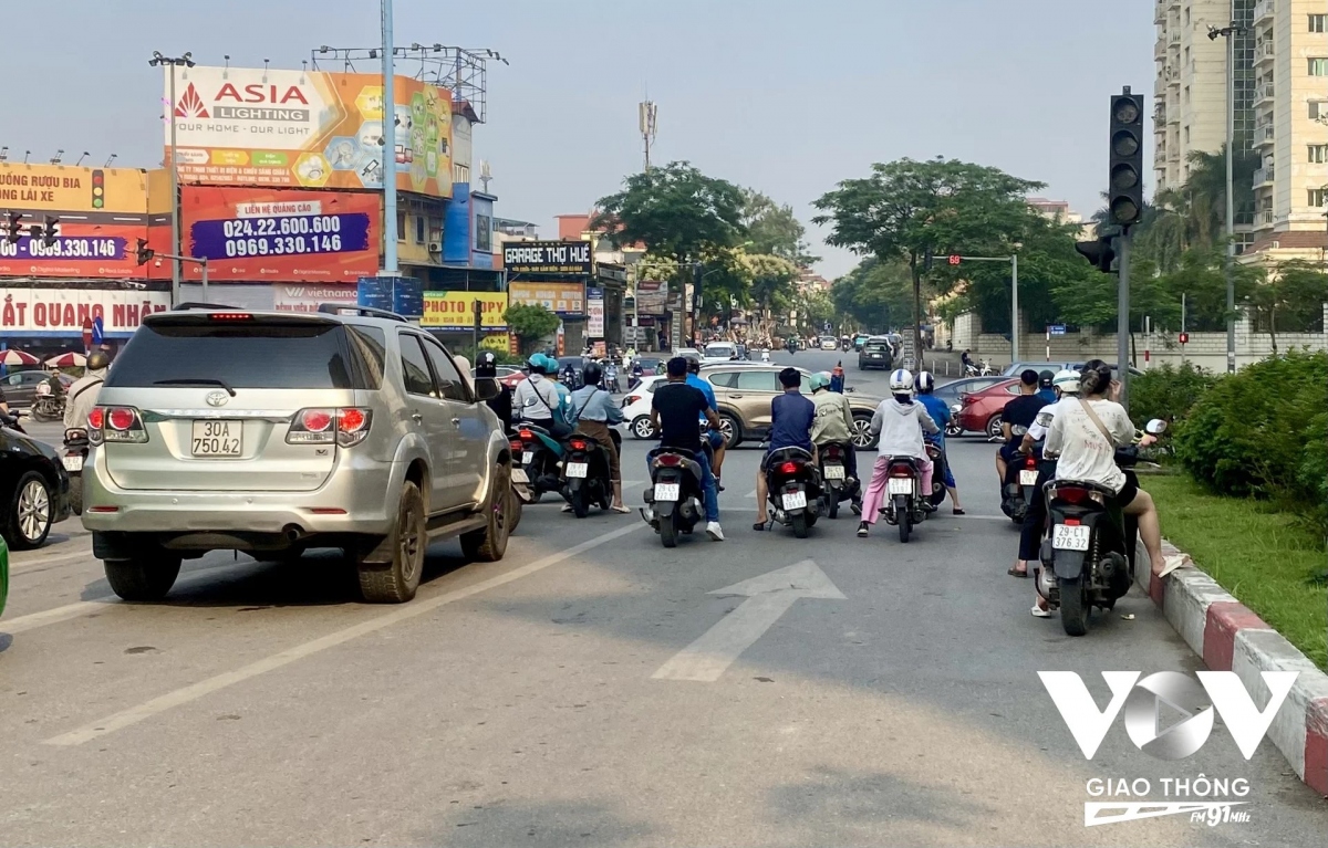 Hệ thống đếm ngược tại cụm đèn tại nút giao Nguyễn Hoàng Tôn - Võ Chí Công đã được khôi phục.